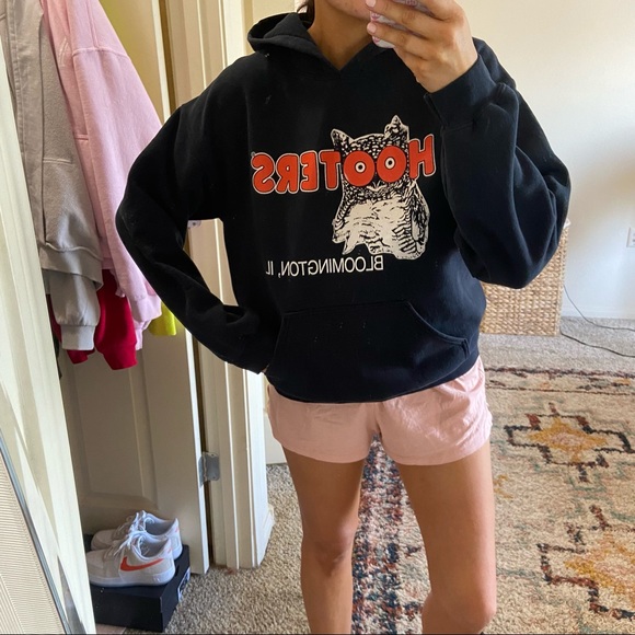 Hooters Tops - Vintage hooters hoodie